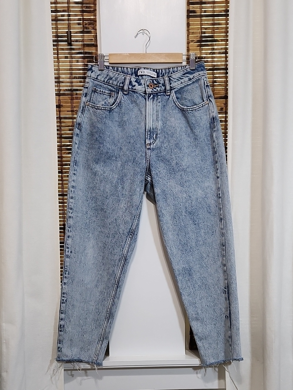 Zara Light Blue Acid Wash High Rise Tapered Mom Crop Jeans Size 8